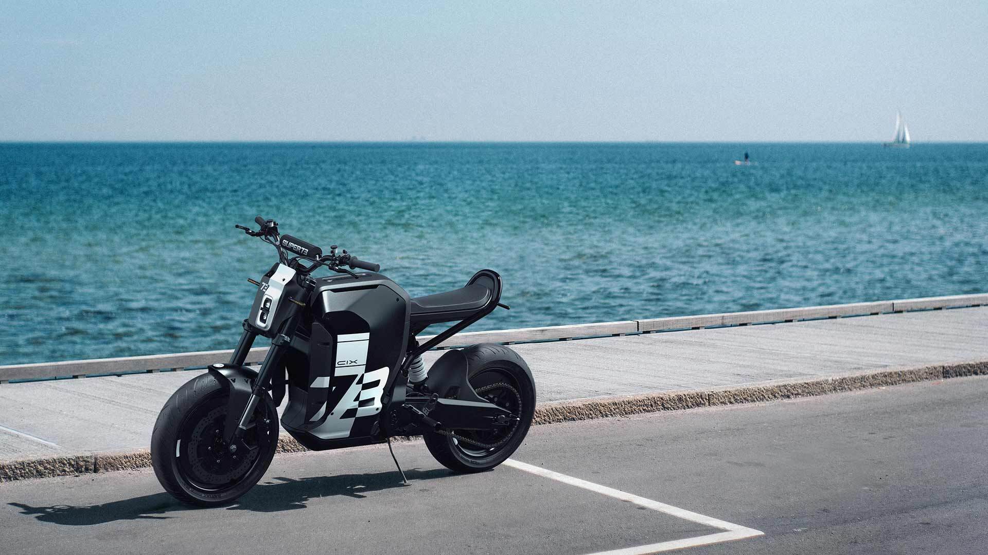 Lifestyle image with side view of the C1X bike near the ocean