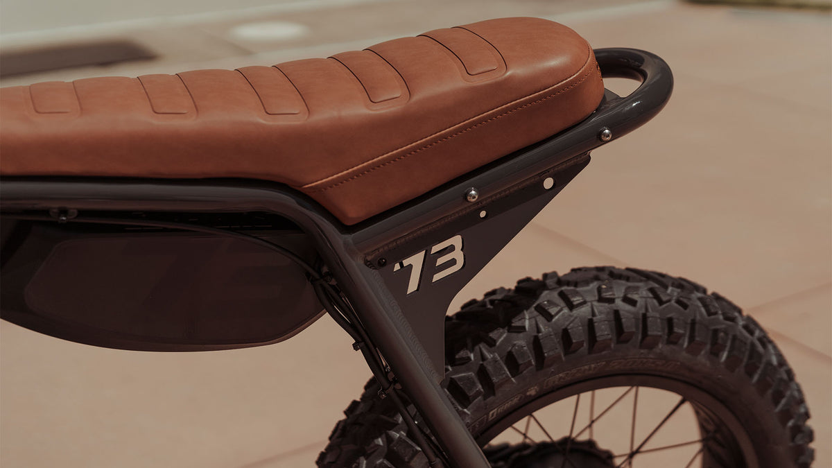 Close-up image of the removable battery on the SUPER73-Z Adventure SE ebike in Palladium