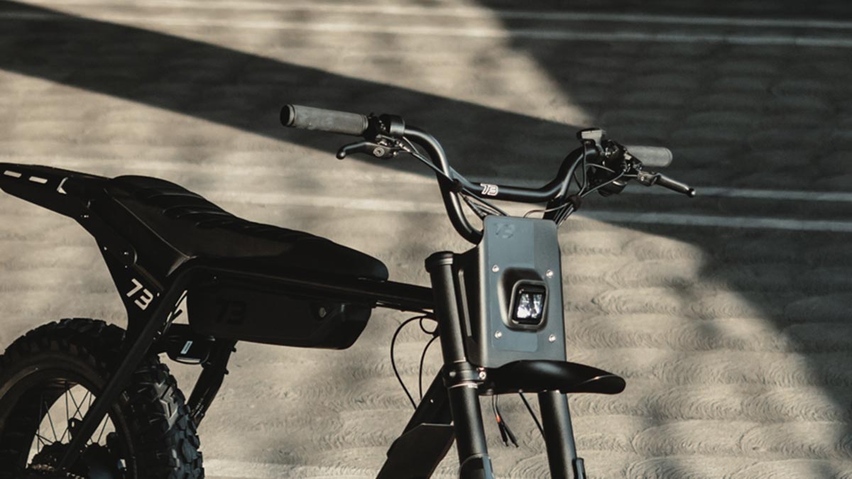 Image of the Blain handlebars on the Z Blackout SE bike.